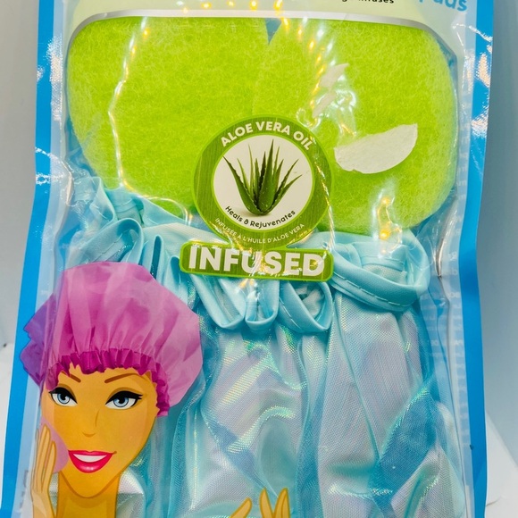 Shower cap and 2 facial pads Aloe infused! - Picture 12 of 12